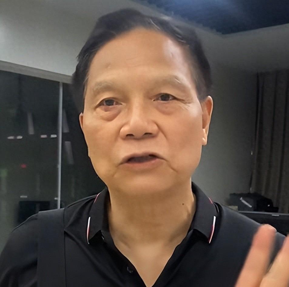 乐鱼app-广东足球名宿，和容志行是好搭档，曾任职广东台，如今定居加拿大